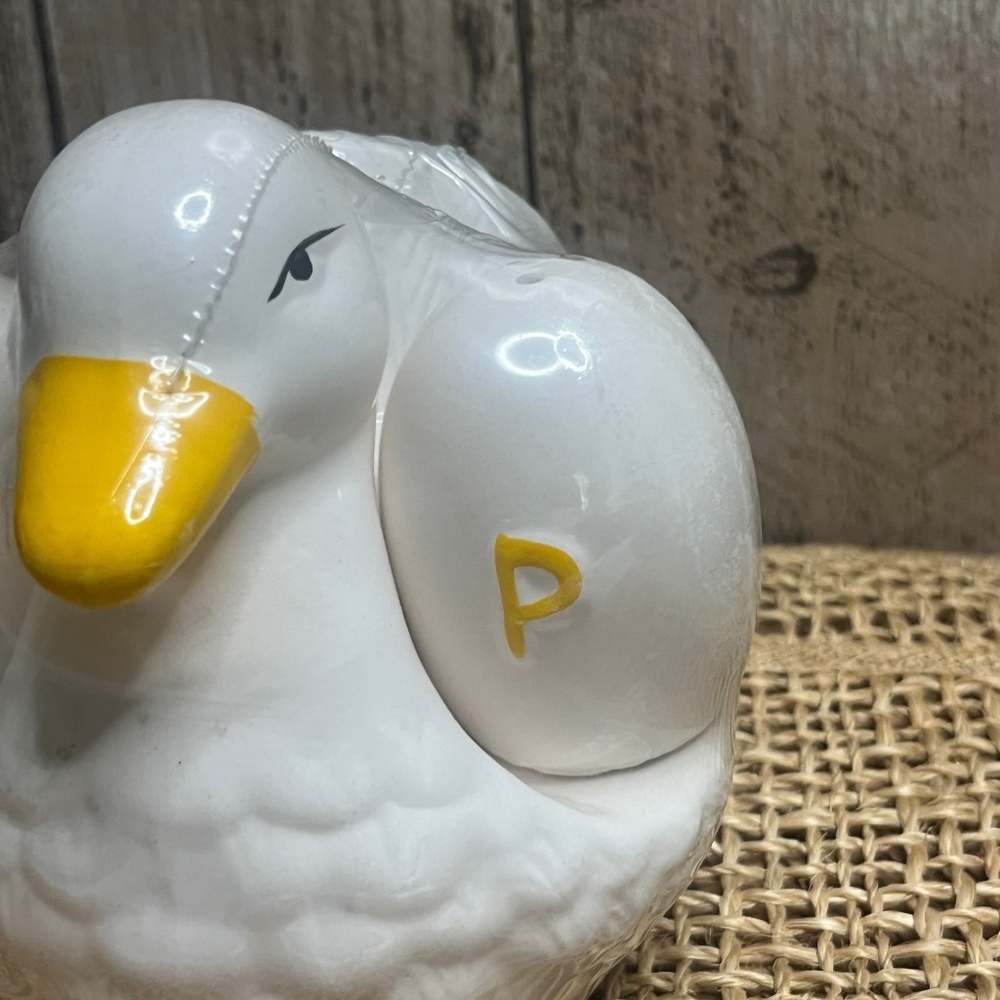 Vintage Goose Salt & Pepper Shakers w/ Holder | Ceramic Farmhouse Kitchen Decor - Picture 8 of 9